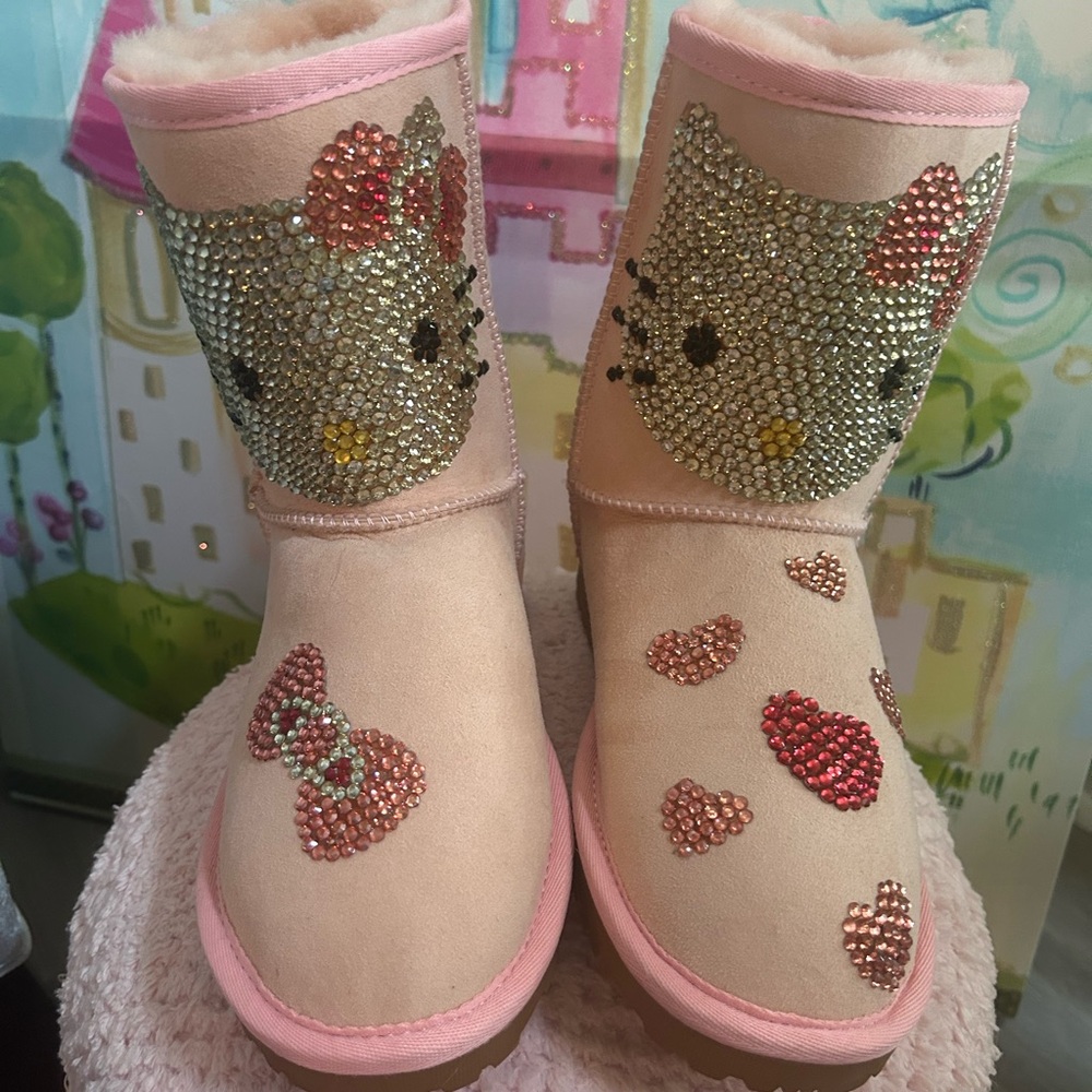 Hello Kitty UGG STYLE embellishment boots!! Pink & pretty!